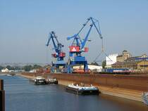 Im Alberthafen Dresden, u.a. zwei ex Motorg�terschiffe (Mog�) der DDR Binnenreederei - 18.09.2006
