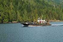 Ein Landungsboot f�r Baumaschinentransport im Nootka Sound
