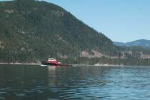 Ein Schlepper in der Discovery Strait was er schleppt sieht man auf dem n�chsten Bild.