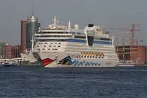 Die AIDA Diva am 22.04.2007 im Hamburger Hafen.