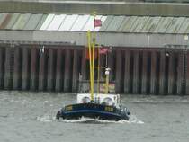 kleines Schiffchen mit viel Tiefgang
unterwegs im Bremer Inlandshafen 14.05.07