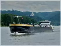 Das Tankschiff  NADUAH  aufgenommen auf dem Rhein in der N�he von Koblenz am 23.06.2011. Immo 244670612, L 110 m, B 11,45 m, Bj 2010. 