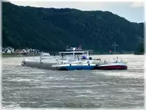 Frachtschiff  LUTIN  mit dem Frachter  SCH�NRAIN  der an der rechten Schiffsseite fest gemacht hat, Rheinabw�rts fahrend in der N�he von Spay aufgenommen am 24.06.2011. Schiffsdaten von dem Frachter LUTIN: Eunr 02332529, Bj 2009, L 135 m, B 11,45 m, T 4403.