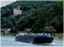 Tanker  LEONIE DEYMANN  aufgenommen bei K�nigsbach mit dem Schloss Stolzenfels im Hintergrund am 24.06.2011. Schiffsdaten: BJ 2005, Immo 04804360, L 109,80 m, B 11,40 m, T 2989.