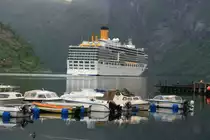 M/S  Costa Deliziosa  in Geiranger; 27.05.2011
