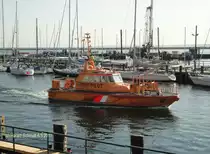 KLAASHAHN am 6.5.2011 einlaufend Warnem�nde, im Alten Strom, – Lotsenboot / L�a 15,0m, B 4,4m, Tg. 1,28m / 2 MWM 6-Zyl. Diesel � 245 kW, 2 Festpropeller, 15 kn / 1994 bei Fassmer, Berne, Deutschland /