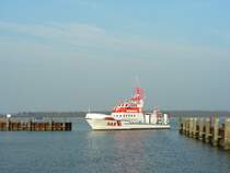 die  Theo Fischer  in der Hafeneinfahrt von Barh�ft an 18.02.07