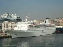 OCEAN PEARL (2009)  IMO 7005190 am 20.5.2011 in Neapel –
ex Festival (2009), Clipper Pacific (2008), Clipper Pearl (2007), Dream (2006), Dream Princess (2004), Sundream 1997), Song of Norway 1970) –
BRZ 22.945 / L�a 168,32m nach Verl�ngerung 194,32m, B 23,96m, Tg. 6,7m / 9-Zyl. Sulzer-W�rtsil� Diesel, 14560kW, 20,5 kn / 1196 Pass., 540 Kabinen /
