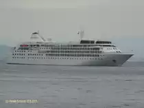 SILVER WIND  IMO 8903935 am 15.5.23011 auf Reede vor Sorrent, Italien -
Kreuzfahrtschiff / BRZ 16.927 / L�a 155,81m, B 21,4m, Tg 5,3m / Zwei 6Zyl. W�rtsil� Diesel, 11.700 kW, 17,5 kn / 315 Pass., 153 Kabinen / 1995 in Viareggio, Italien /
