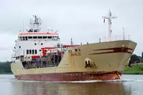 Der Tanker Smeraldo IMO-Nummer:9148570 Flagge:Italien L�nge:117.0m Breite:16.0m Baujahr:1998 Bauwerft:Cantiere Navale Morini,Ancona Italien aufgenommen auf dem Nord-Ostsee-Kanal an der Eisenbahnhochbr�cke Rendsburg am 26.06.11