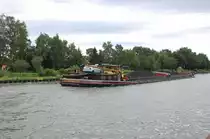 R�ckansicht des Kohlefrachters  MS Alfons aus Minden.....in wenigen Minuten hat er sein Ziel das Kohlekraftwerk Hannover erreicht und macht am Kai fest bis zur Entladung am n�chsten Wrktage. 9.7.2011