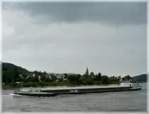 Das Frachtschiff  NEW YORK CITY  f�hrt am 24.06.2011 Flussaufw�rts an Spay vorbei.  Euronr 02322286, L 105 m, B 10,5 m, T 2305.
