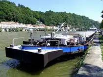 PANTA-RHEI2(GMS-04802640; L=105; B=10mtr.; 1808T; Baujahr 1955) macht eine Mittagspause in Passau;110716