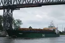 Mit Baumst�mmen beladen die Tiwala IMO-Nummer:9376775 Flagge:Antigua und Barbuda L�nge:107.0m Breite:15.0m Baujahr:2008 Bauwerft:Marine Projects,Danzig Polen im Nord-Ostsee-Kanal bei Rendsburg am 26.06.11 