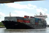 Feeder Ceres IMO-Nummer:9429211 Flagge:Antigua und Barbuda L�nge:141.0m Breite:24.0m Baujahr:2010 Bauwerft:Mawei Shipbuilding,Mawei China auf dem Nord-Ostsee-Kanal aufgenommen an der Eisenbahnhochbr�cke Rendsburg am 26.05.11