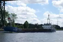 Die Suoyarvi IMO-Nummer:9116773 Flagge:Panama L�nge:81.0m Breite:11.0m Baujahr:1994 Bauwerft:Onega Shipyard,Petrozavodsk Russland passiert im Nord-Ostsee-Kanal die Eisenbahnhochbr�cke Rendsburg am 26.06.11