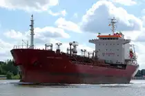 Der Tanker Anette Theresa ex Peter Schulte IMO-Nummer:9321639 Flagge:Isle Of Man L�nge:127.0m Breite:20.0m Baujahr:2006 Bauwerft:Samho Shipbuilding,Kyungnam S�dkorea im Nord-Ostsee-Kanal bei Rendsburg am 26.06.11