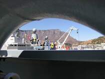 Im Hafen zu Kapstadt bei Besuch, M�rz 2006. Tafelberg im Hintergrund