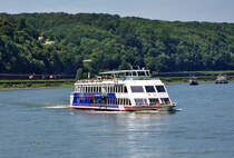 Fahrgastschiff  Drachenfels  der KD (K�ln-D�sseldorfer) bei Remagen - 27.06.2011