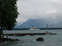 Im Sommerfahrplan hat die Rundfahrt Vevey-Montreux-Villeneuve-Bouvret- Vevey ein Dampfschiff �bernommen. Allerdings h�lt sich das Wetter nicht an den Fahrplan.
(29.05.2007) 