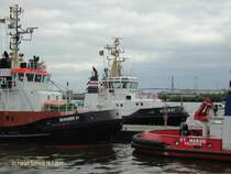 Hamburg am 14.7.2011, Schlepperponton Neum�hlen mit den Schleppern  Bugsier 21 ,  Accurat  und  RT Margo 