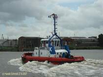 TUMAK (1994) Kotug)  (IMO 8521127) am 27.6.2007, Hamburg, H�he �berseebr�cke /
Ex Germania (1987-1994)
Schlepper / BRZ 245 / L�a 27,58 m, B 9,10 m, Tg. 5,37 m / 2.370 kW, 10,8 kn, Pfahlzug 40,0 t / 1987 bei Cantiere Navale 'Ferrari' S.p.A., La Spezia, Italy
