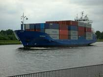 MS Barbara passiert im Nord-Ostsee-Kanal die Hochbr�cke in Rendsburg auf dem Weg zur Ostsee.