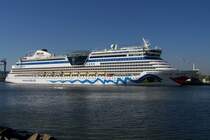 AIDA diva am Passagierkai in Warnem�nde