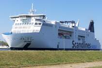F�hre Skana der Scandlines in der Hafeneinfahrt
Rostock/Warnem�nde
