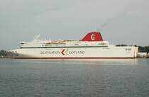 Im Hafen von Oskarshamn/Schweden beobachtete ich am 09.06.2011 das F�hrschiff SF 1500-MS Visby IMO: 9223784. Es f�hrt auf der Route Oskarshamn - Visby auf Gotland.  Baujahr:2002 in China, L�nge: 195 m. Breite:25 m. Geschwindigkeit: 28,5 Knoten. Passagiere:1500. Pkw-Pl�tze:500 oder 1750 Trailmeter.