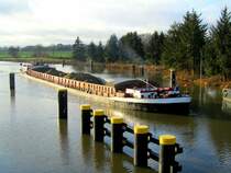 Das polnische GMS  PAULA  hat die Schleuse B�ssau jetzt auf ihrem Weg nach L�beck-Herrenwyk erreicht. Die Schleuse ist seit Lauenburg an der Elbe die letzte von insgesamt 7 im Elbe L�beck Kanal.
Aufgenommen: 18.12.2011