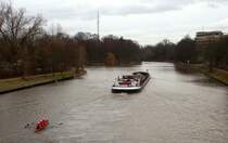 Das polnische GMS  PAULA  hat hier die Kanaltrave in L�beck erreicht und durchf�hrt die Kanaltrave um die L�becker Stadtinsel herum...
Aufgenommen: 3.1.2012
