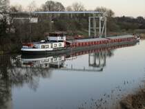 Die polnische  PAULA  hat Futterweizen geladen und liegt abfahrbereit am Silo in Kronsforde am Elbe L�beck Kanal...
Aufgenommen: 21.12.2011