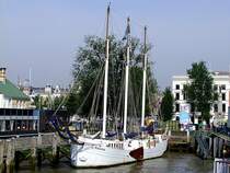 Amazone_3Master(EUnr.:2205781; L=33,5; B=5,6mtr; Bj.1929)ist in Rotterdam angeleint; 110902