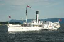 Der �lteste Raddampfer der Welt ,,Skibladner‘‘. Dieser Raddampfer wurde in Motala in Schweden gebaut und mit Schiff und Eisenbahn nach Minnesund transportiert, wo er zusammengesetzt wurde. Die Jungfernfahrt fand am 2. August 1856 statt. Das Schiff verkehrt wie fr�her zwischen den Orten auf beiden Seiten des Mj�sa-Sees. Im Jahr 2011 am 28.06. wurde er von mir beim An- und Ablegen in Hamar/Norwegen beobachtet.