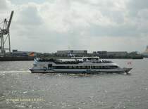 HAMMONIA (ENI 05802340) am 5.8.2011 vor dem Strandkai, Hamburg /
Binnenfahrgastschiff / Rainer Abicht - Elbreederei GmbH -, Hamburg, / L�a 42,8 m, B 8,8 m, Tg 1,6 m / 2 x 250 kW, ges. 680 PS, 2 x SRP 170 / 300 Pass. / 1993 bei Deutschen Binnenwerften GmbH, Tangerm�nde
