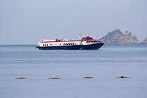 Die ehemalige  F/D Athina , IMO 8859184 hat den Besitzer gewechselt und ist nun als  PHUKET FLYING DOLPHIN 1  für Phuket Hydrofoil Co.Ltd. zwischen den Inseln Phuket, Phi Phi und Lanta, bzw. den Similan Islands unterwegs. Das Bild entstand am 07.Jänner 2012 in der Patong Bay.
