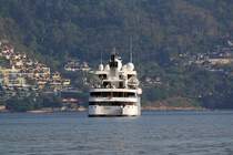 Die 91m Yacht  LAUREN L , IMO 9246827 am 08.Jänner 2012 in der Patong Bay. 

