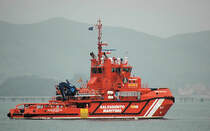 Der Schlepper MARIA DE MAEZTU vom Heimathafen Santa Cruz Tenerifa. Aufgenommen in der Bucht von Santander/Spanien am 26.05.2010. Dieser Schlepper wird auch zum Bek�mpfung von Br�nden auf See, Bek�mpfung der Meeresverschmutzung und Bergung von Schiffswracks eingesetzt. 