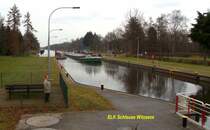 Schleuse Witzeeze im ELBE L�BECK KANAL , ist talw�rts die zweite von insgesamt sieben Schleusen in Richtung L�beck. Das mit Getreide beladene GMS Matthias l�uft zum herabschleusen ein. Aufgenommen:o1.12.2011 