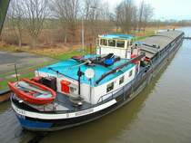 GMS J�RUBE ENI 4001670 in der Schleuse B�ssau im Elbe L�beck Kanal. Wartet hier auf die Abschleusung in Richtung L�beck... Aufgenommem am 10.1.2012 um 11:39 Uhr.