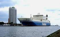 L�beck-Travem�nde,  RO-RO F�hre  FINNTRADER  IMO 9017769 l�uft in den Travem�nder Hafen ein um am Skandinavienkai festzumachen...  Aufgenommen; 29.06.2007