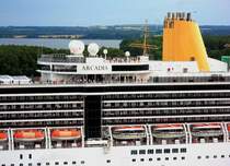 L�beck-Travem�nde, die MS ARCADIA IMO 9226906, geht auf Reise nach Norwegen...
Aufgenommen: 17.7.2011 17:04 Uhr H�he Lotsenstation...