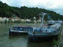 Frachtk�hne ASTERIA u. TIGRIS liegen am Hafen Passau 070623