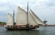 HF 231 LANDRATH KSTER, Bj.1898, 21 x 7 m, Rufzeichen: DPDS, MMSI:211352790
Aufgenommen: 14.5.2011 Lbeck Travemnde auslaufend...