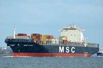 Die MSC Luisa IMO-Nummer:9225677 Flagge:Panama Lnge:300.0m Breite:40.0m Baujahr:2002 Bauwerft:Daewoo Shipbuilding&Marine Engineering,Geoje Sdkorea sie hat Stellpltze fr 6750 TEU aufgenommen in Lhe am 15.04.12