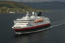 Die M/S  Nordkapp  l�uft s�dgehend in Sortland ein; 13.09.2006