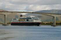 Die M/S  Midnatsol  l�uft in den Hafen von Sortland ein; 14.09.2006