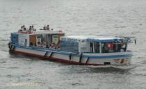 IRIS ABICHT  (H 6015) am 8.5.2011, Hamburg, Elbe / 
Barkasse / Rainer Abicht  Elbreederei /  L�a 18,00 m, B 4,8 m, Tg 1,1 m,  / 1 Diesel 100 KW / 1000 Pass. / 2007 bei Behrens GmbH, HH-Finkenwerder /
