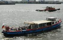 RANDOLF 1 (ENI 05101220) am 5.8.2011, Hamburg, Elbe H�he Cruise Center / 
Barkasse / Reederei Landsch, Hamburg /  L�a 18 m, B 4,4 m, Tg 1,6m / 191 kW / 1942 bei Bonn�, HH-Wilhelmsburg als Schlepp- und Transportschiff, 1972  Randolf 1, aufwendig restauriert /
